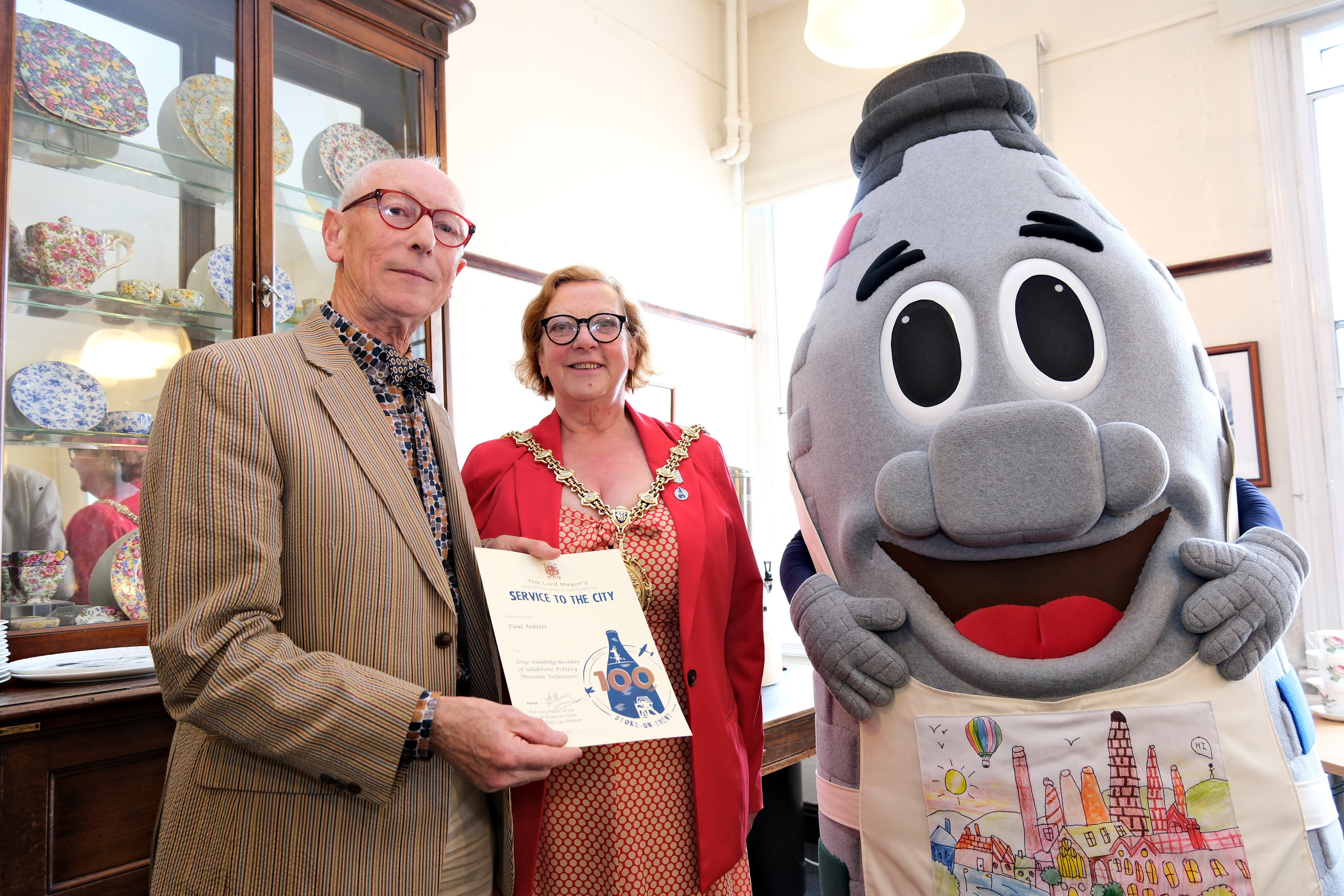 Lord mayor and Paul Niblett at Gladstone Pottery Museum